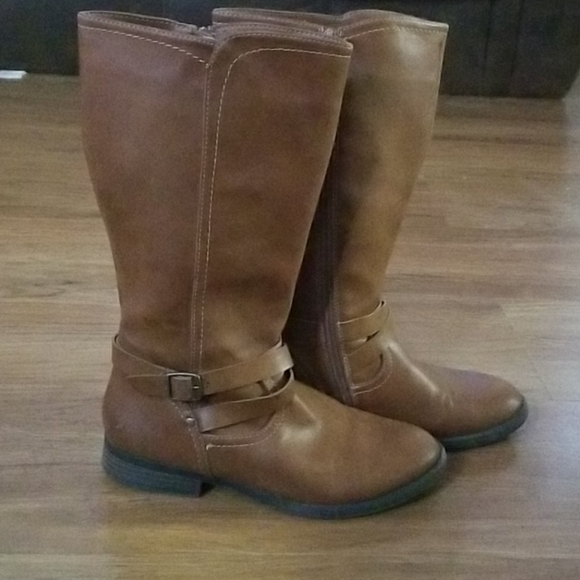 Boots - Picture 2 of 3